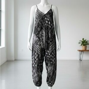 Elegant Black and White Patterned Jumpsuit